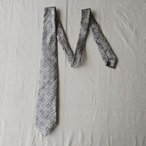 JOS A BANK Signature Gold Men's 100% Silk Geometric Tie‎ Silver Black US Made